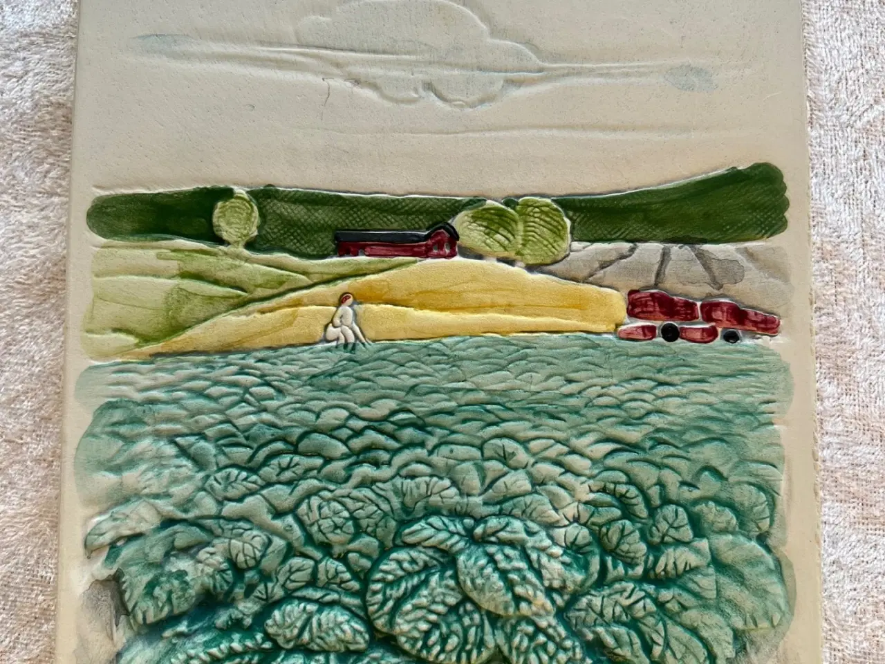 Billede 1 - Keramik. Relief, køkkenhaven. A` Aomo Nietosvuori.