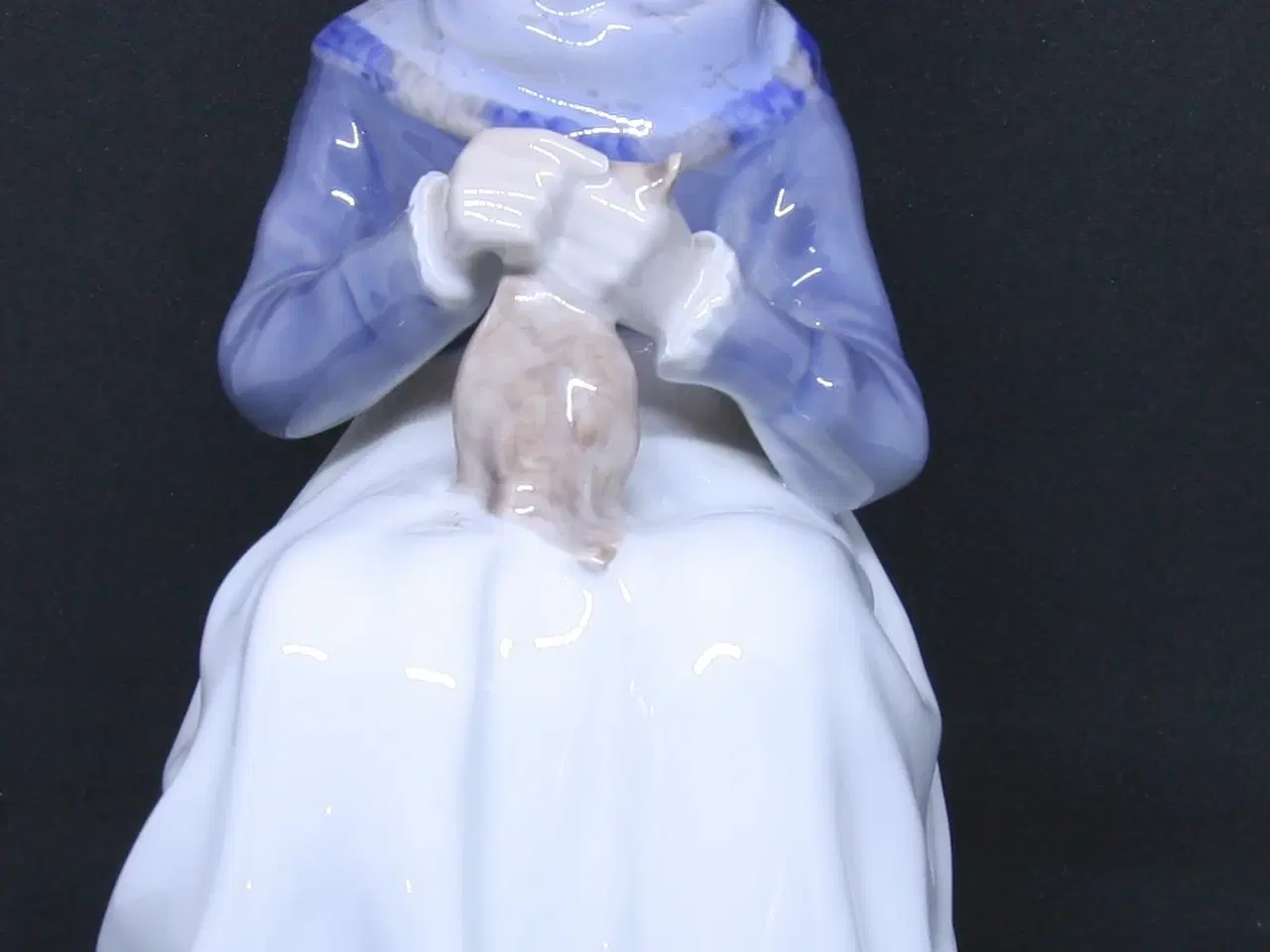 Billede 1 - Royal Copenhagen Porcelænsfigur Amagerpige 