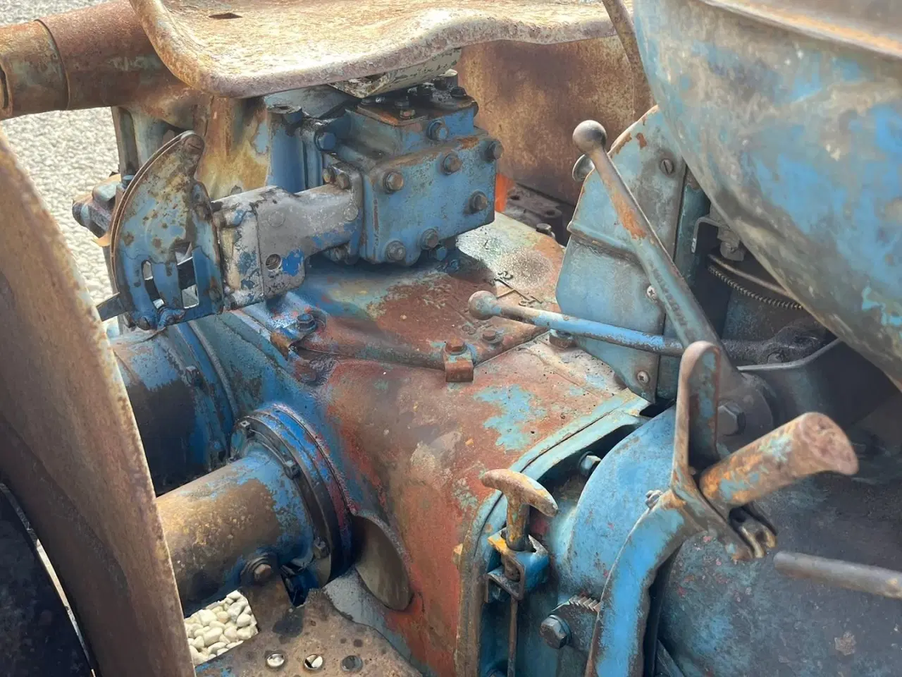Billede 17 - Fordson Major Motoren mangler, men mange god dele.