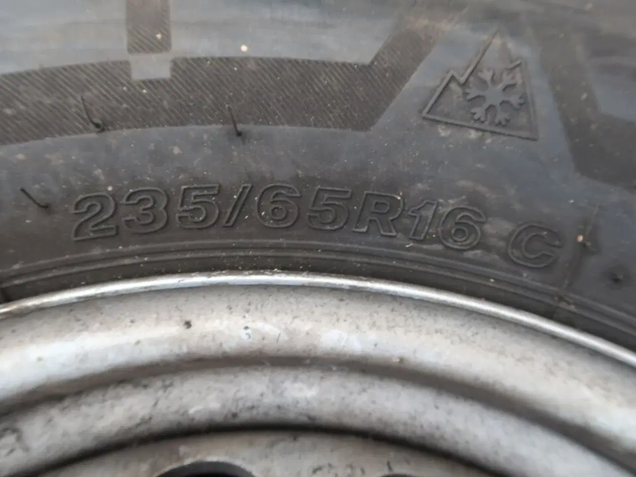 Billede 10 - Stålfælge med vinterdæk BRIDGESTONE 235/65R16 C til Mercedes Sprinter