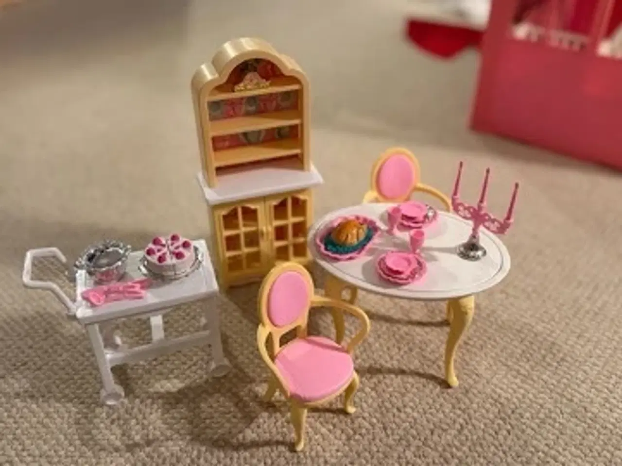 Billede 3 - Barbie - Spisestue, Picnic og Dagligstue