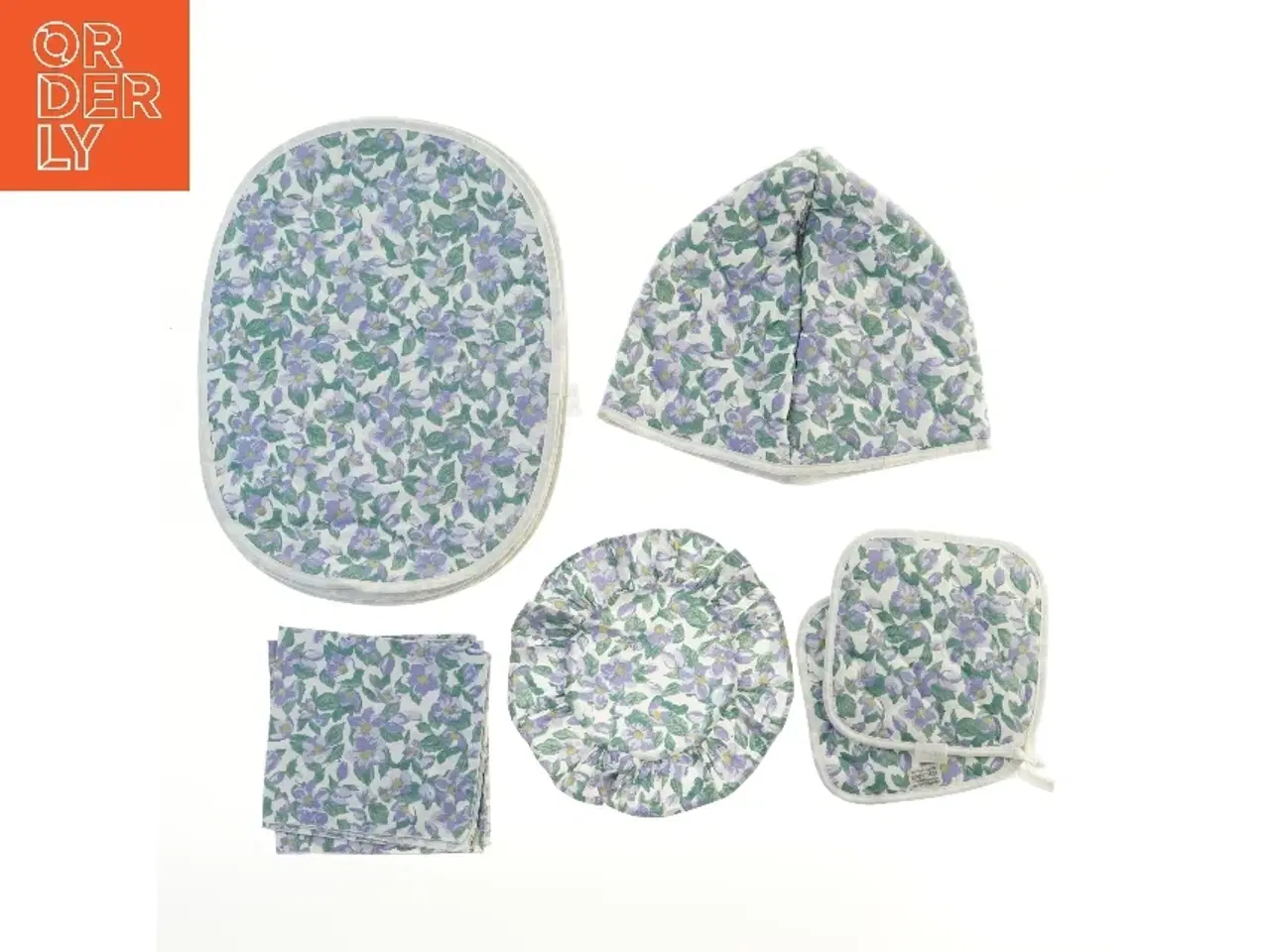 Billede 1 - Sæt med køkkentilbehør i blomstermønster