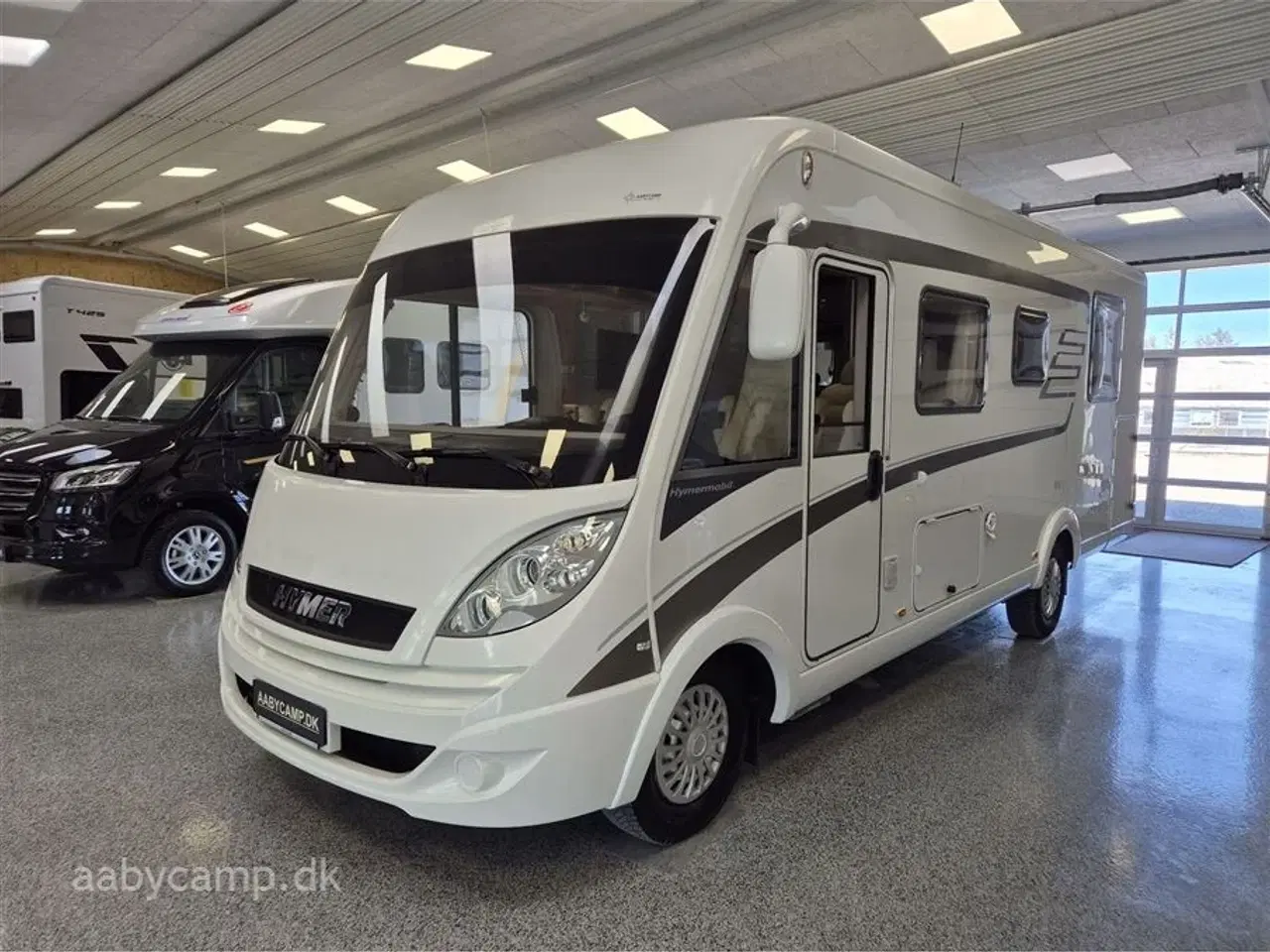 Billede 4 - 2015 - Hymer B 698   Automatgear. solceller. 200Ah Lithium batteri. 2000w Inverter. luftundervogn. hydrauliske støtteben. elektrisk markise. elektrisk indgangstrin. Queensbed. Kun 68,000 Km !!!