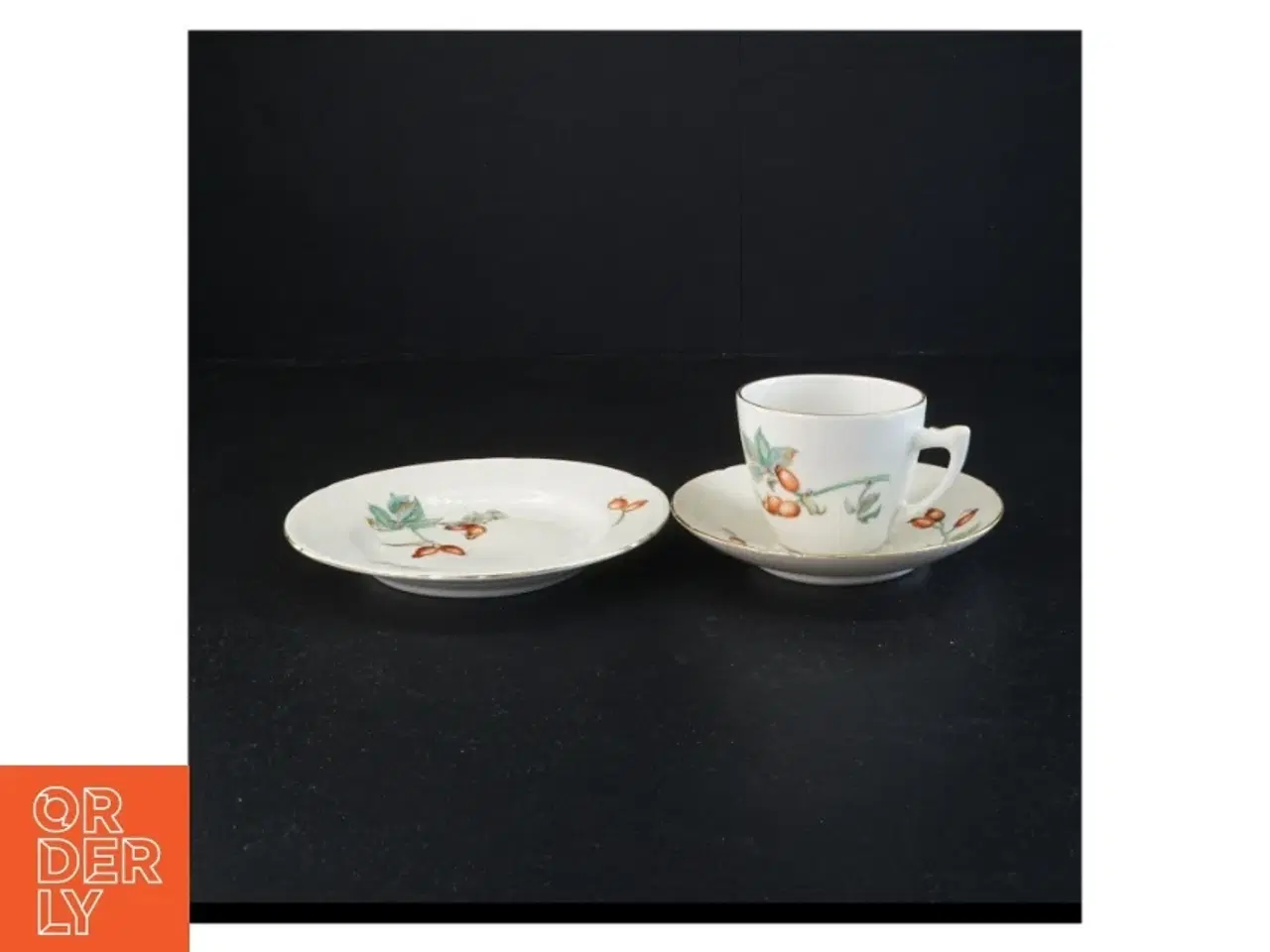 Billede 1 - Porcelænskaffeservice fra Bing Og Grøndal (str. Diameter 15 og en halv cm kop 6 x 7 cm)