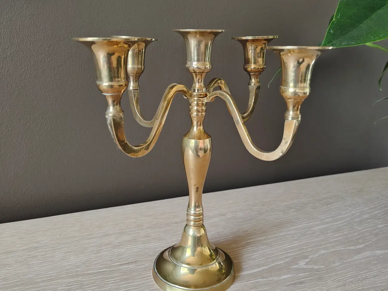 Billede 1 - Flot 5-armet messing lysestage