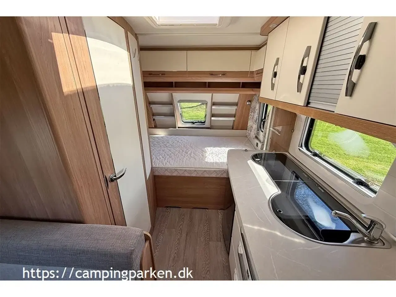 Billede 4 - 2021 - Hobby De Luxe 440 SF   Mindre campingvogn med mulighed for lav totalvægt, mover og cykelstativ monteret