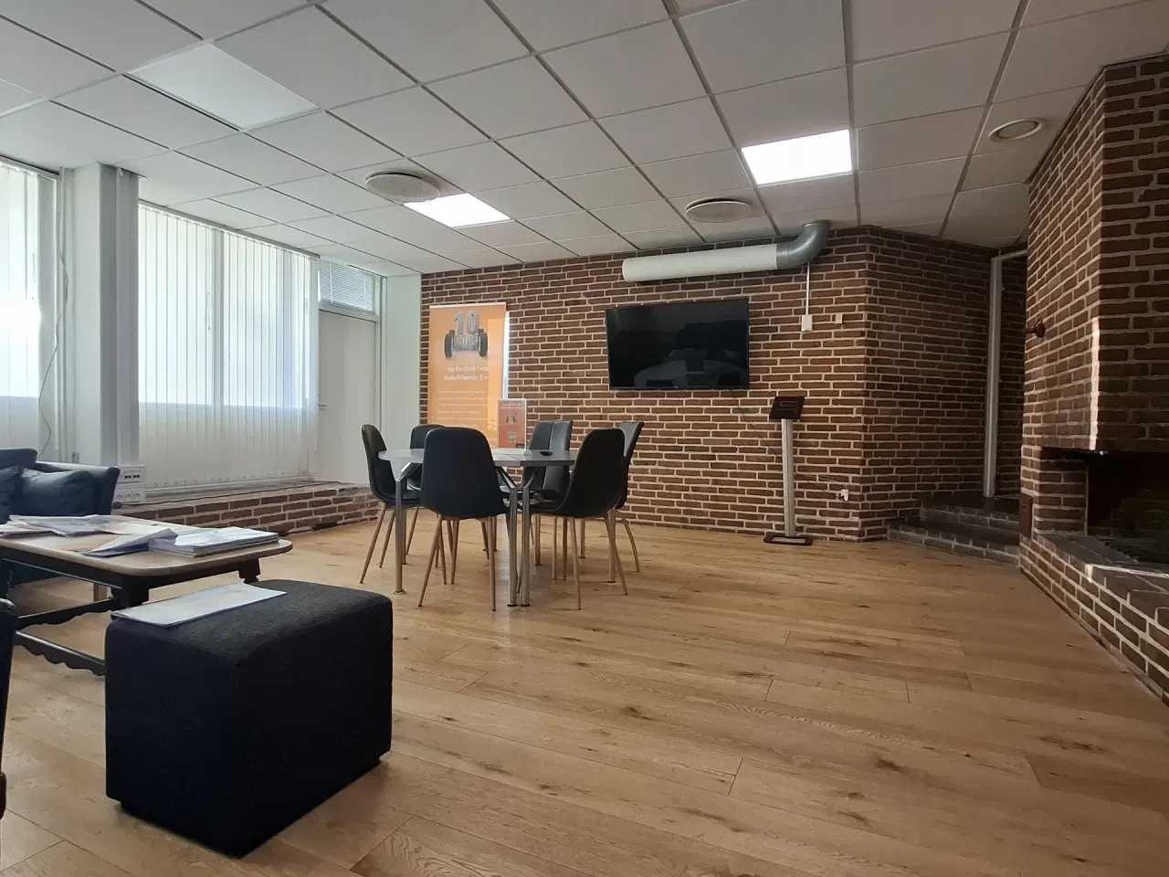 Billede 43 - Velegnet til Autoværksted. værksted eller Lager. Stort udeareal til præsentation af biler