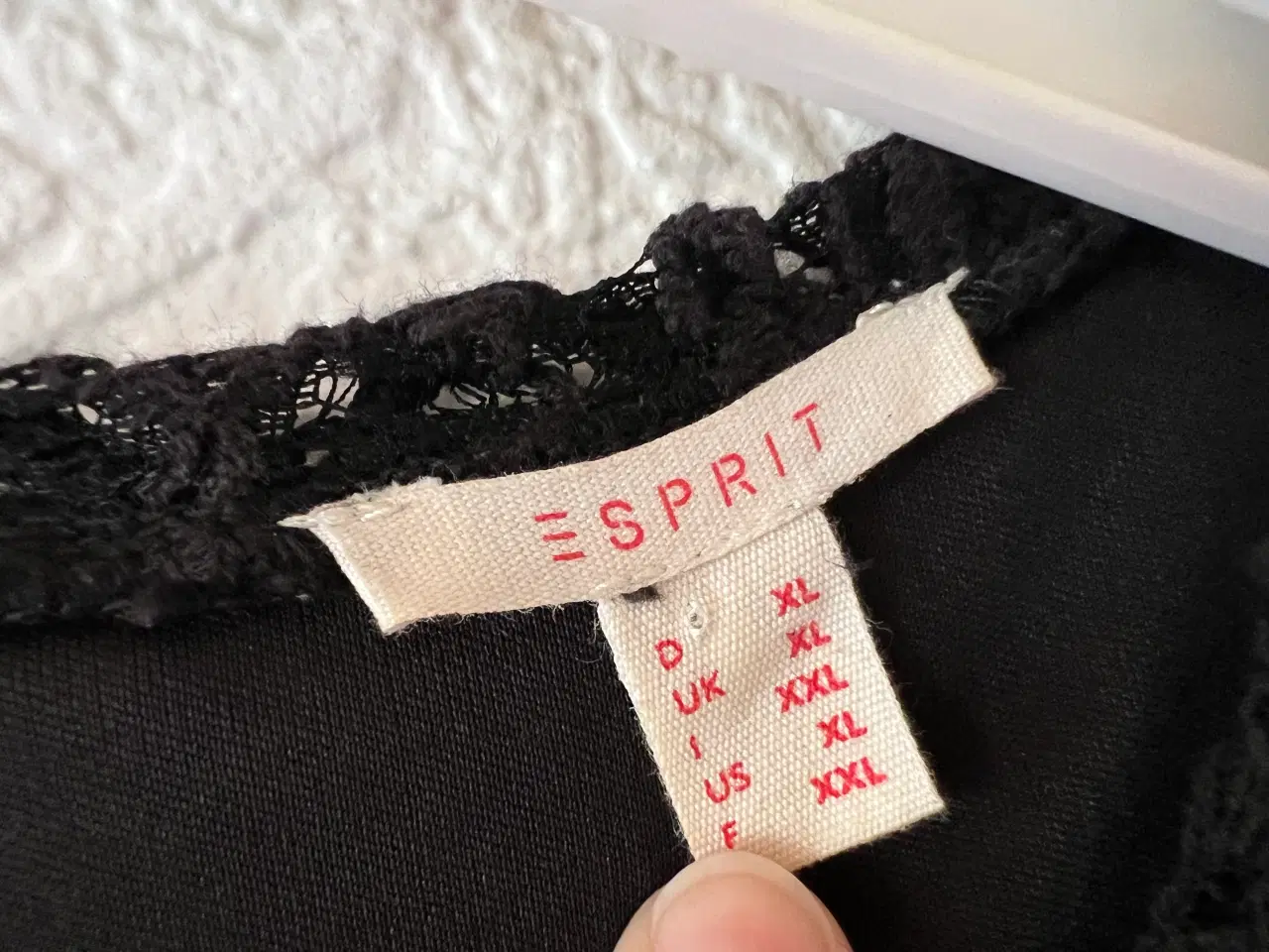 Billede 9 - Sort Blondebluse fra Esprit i str. XL