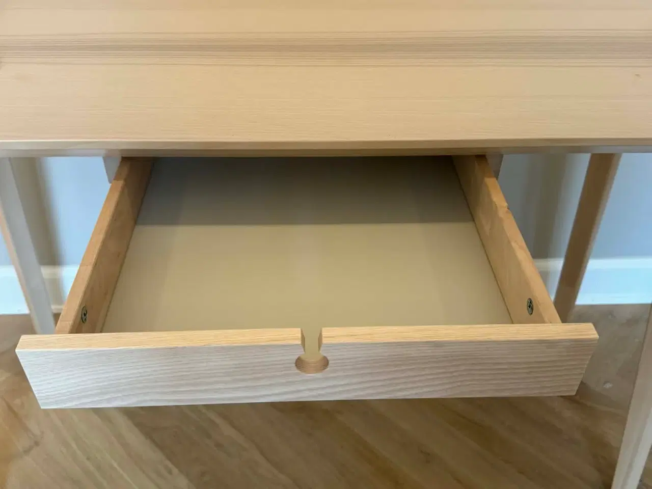 Billede 3 - Skrivebord næsten nyt