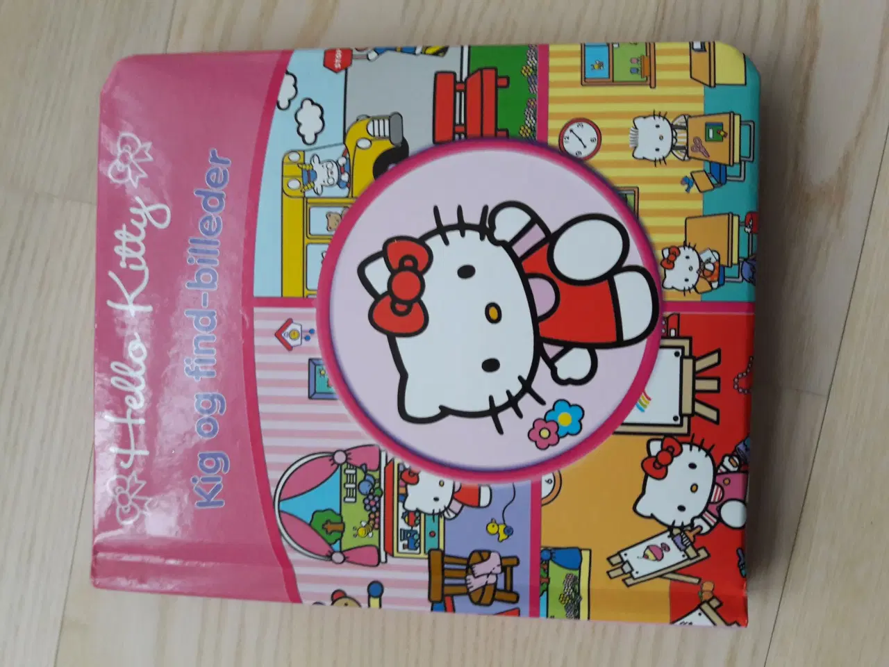 Billede 1 - Hello Kitty opgave bog