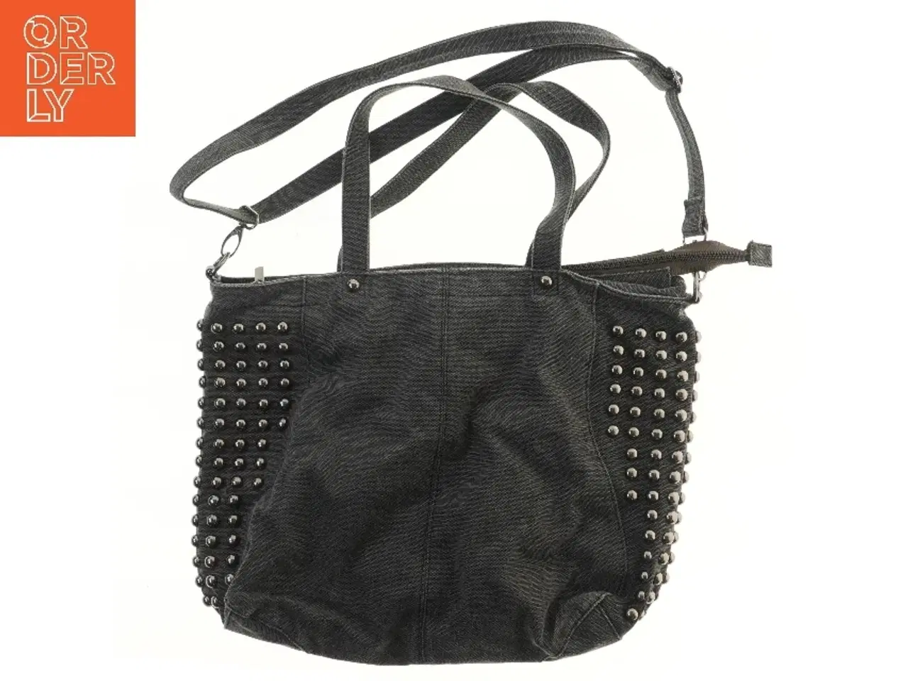 Billede 1 - Sort skuldertaske med nitter (str. 46,5x36 cm)