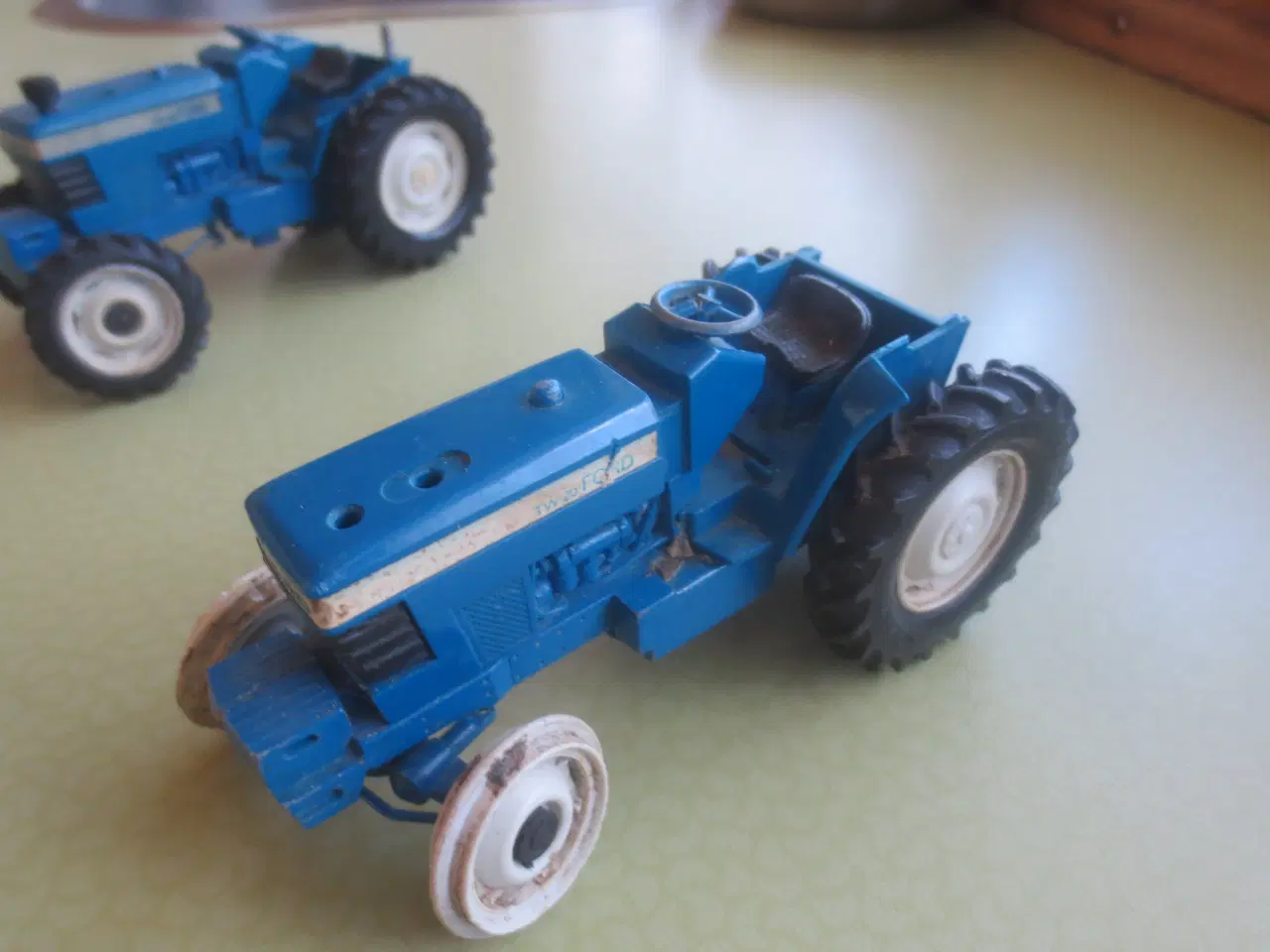 Billede 2 - 3 stk Modeltraktorer Ford TW 20 Massey ferguson 59