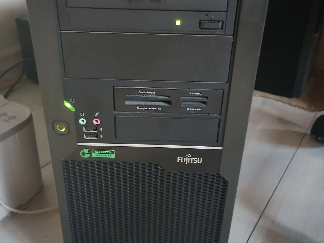 Billede 1 - fujitsu hjemme pc med windows 11 pro 