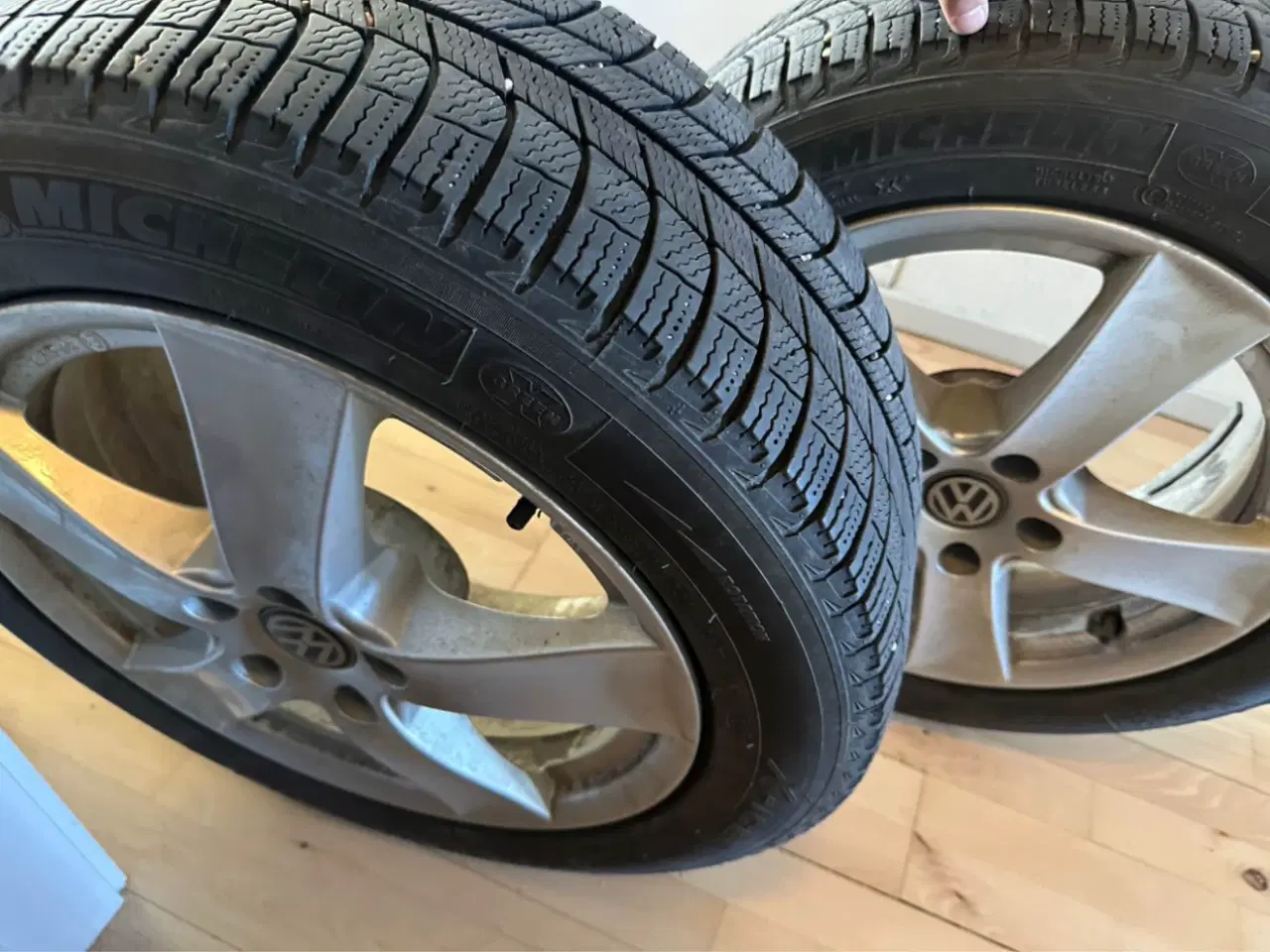 Billede 2 - Bildæk 17 tommer 215/55 R 17 vinterdæk VW passat