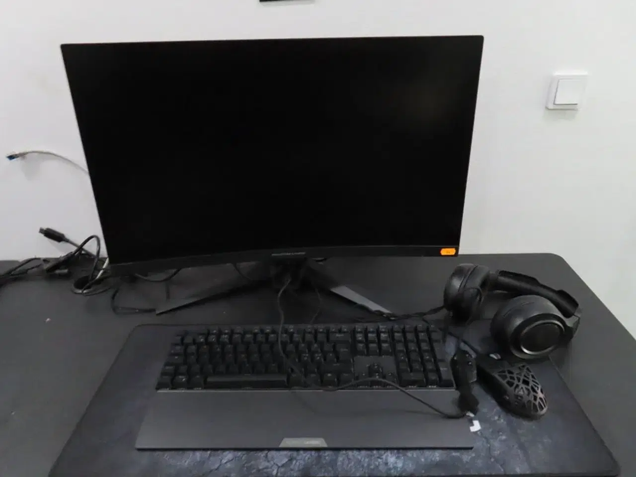 Billede 2 - 27" curved gaming monitor, ASROCK PHANTOM GAMING pg27f15rs1a