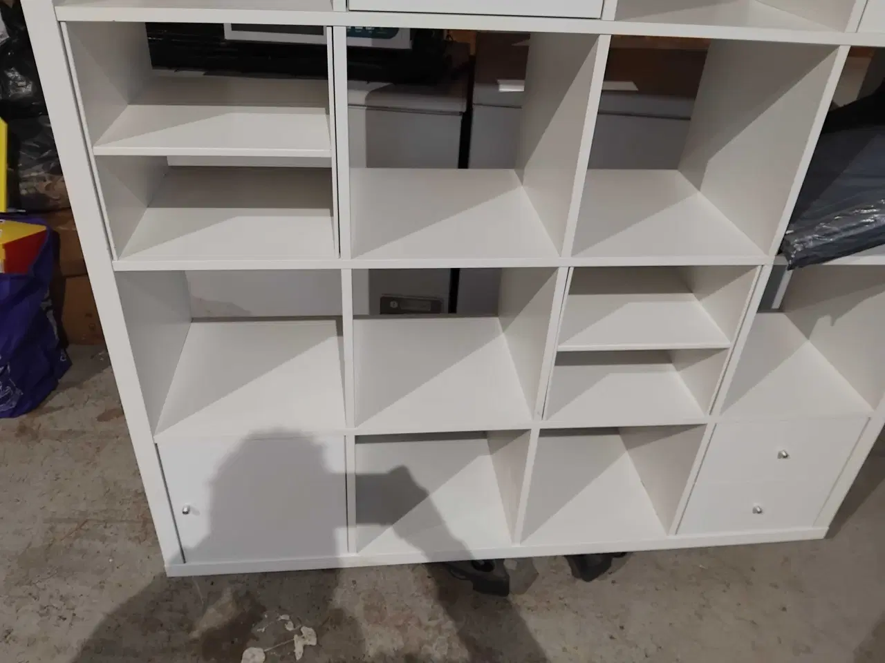 Billede 2 - Rumdeler,med skuffer og skabe