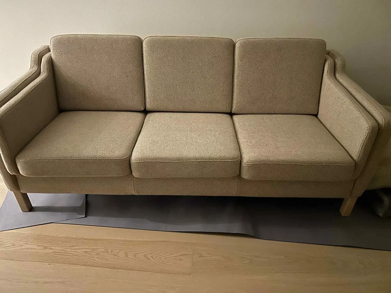 Billede 1 - Velholdt sofa i uld