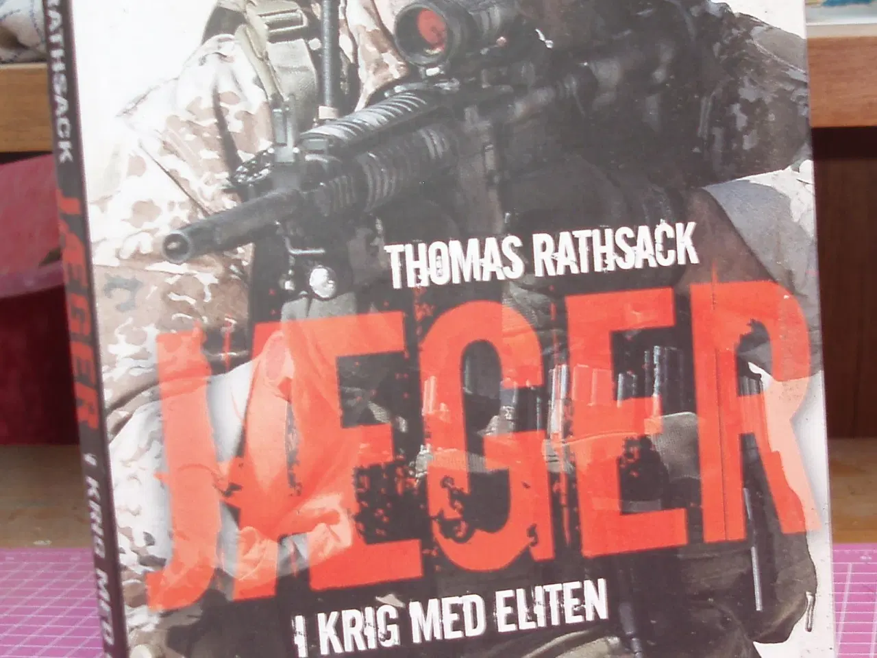 Billede 1 - Jæger, i krig med eliten af Thomas Rathsack