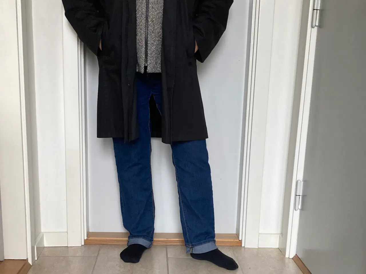 Billede 1 - Lun og flot sort dame vinterfrakke str 42