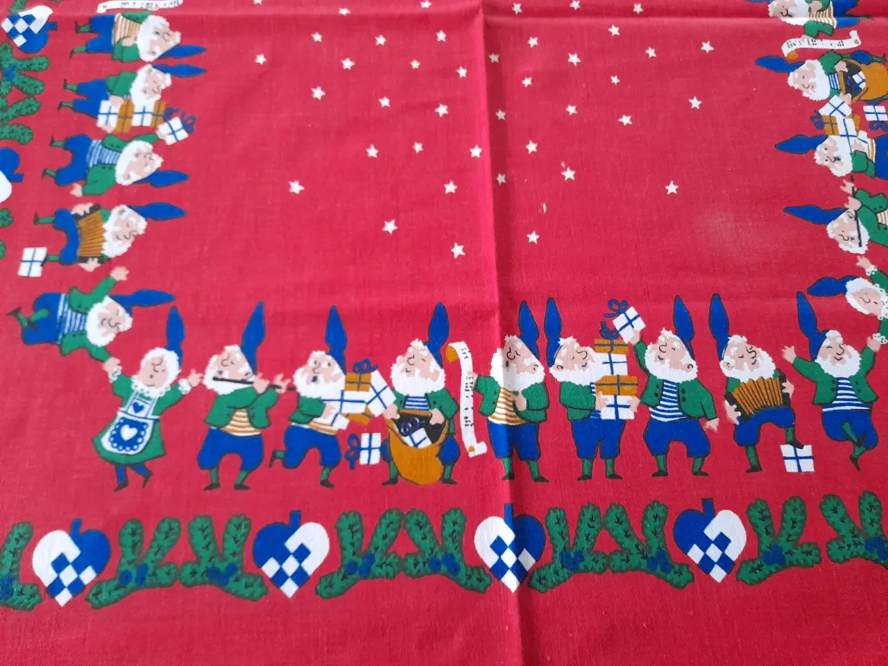 Billede 2 - Juledug med dansende nisser,