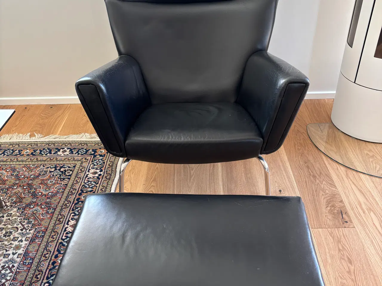 Billede 2 - Wingchair Replica m skammel, sort skind