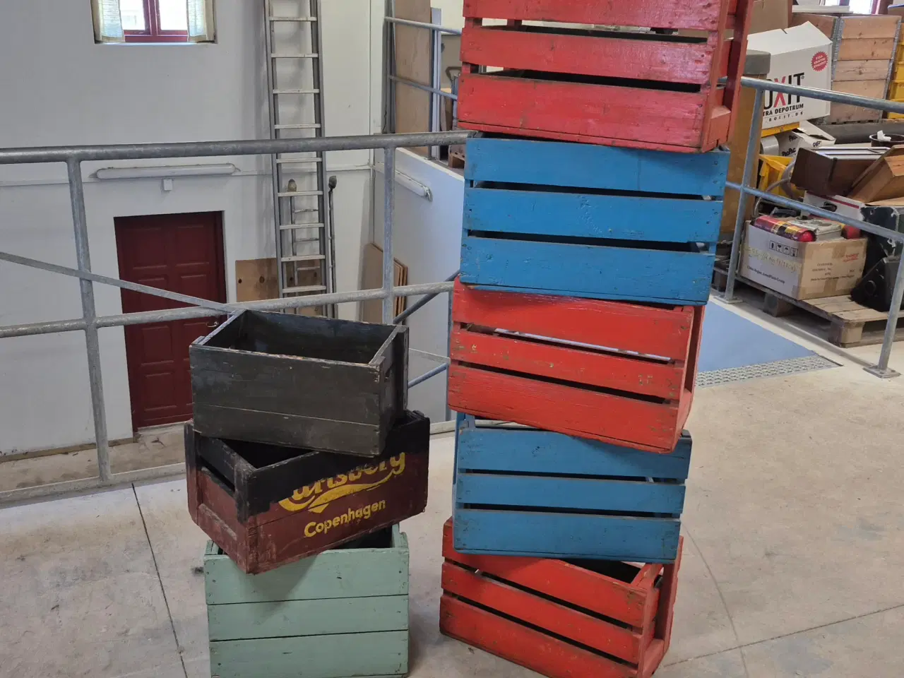 Billede 1 - Tidligere ølkasser - Malede