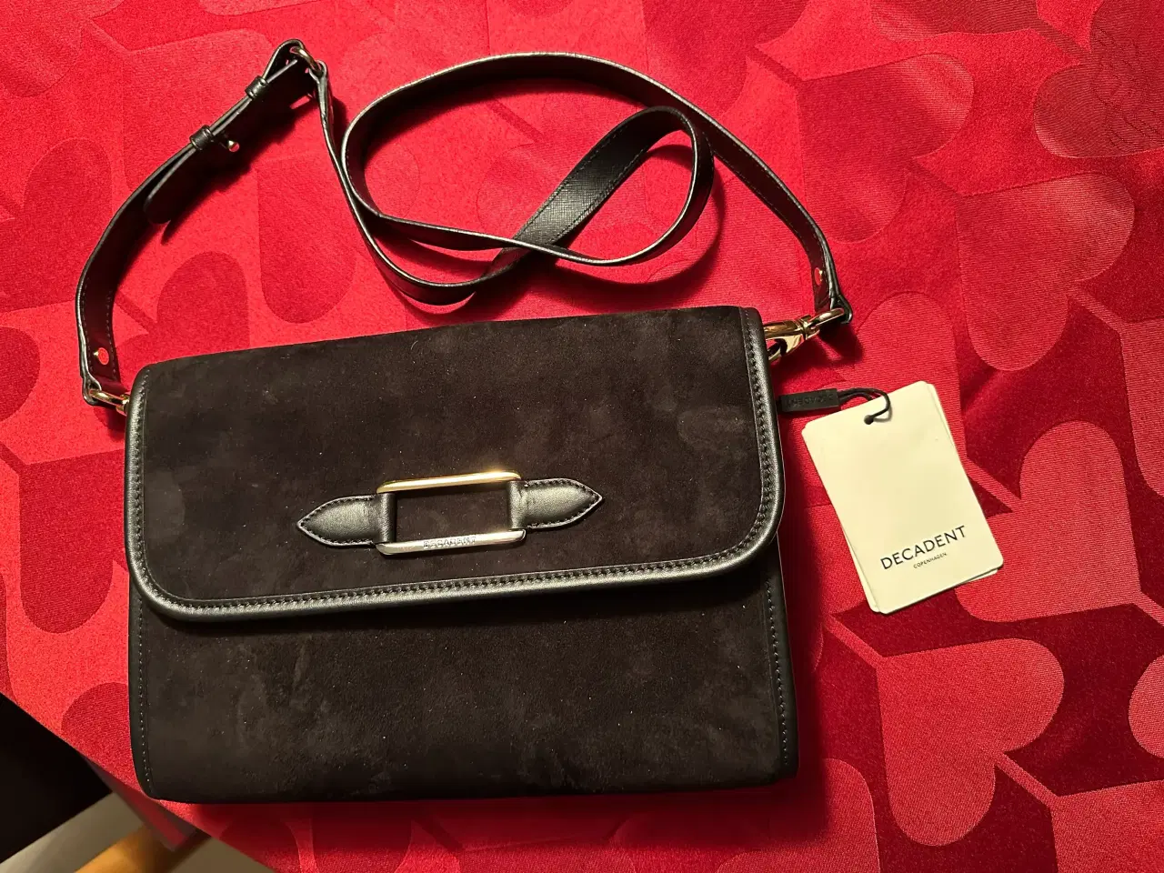 Billede 2 - Lækker Ruskind Clutch fra Decadent Copenhagen