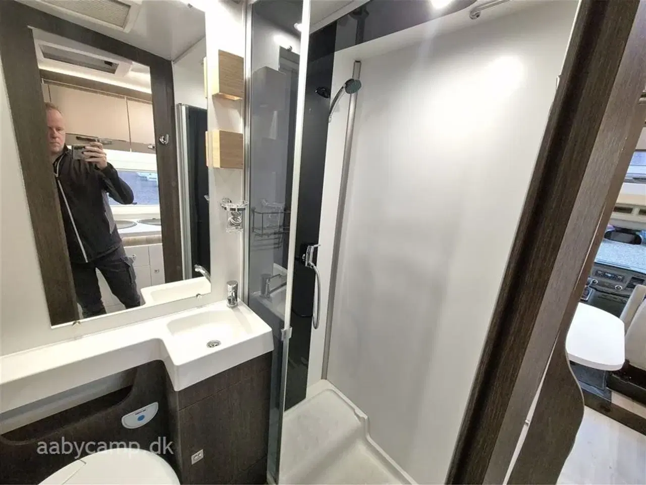 Billede 21 - 2020 - Benimar Tessoro 483   Nk pakke. Automatgear. solceller. Lithium batteri. inverter. maxxfan. Duo control. Markise. helårsdæk. undervognsbehandlet