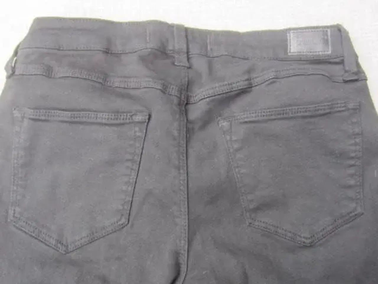 Billede 4 - Str. XS/S, elastiske sorte bukser