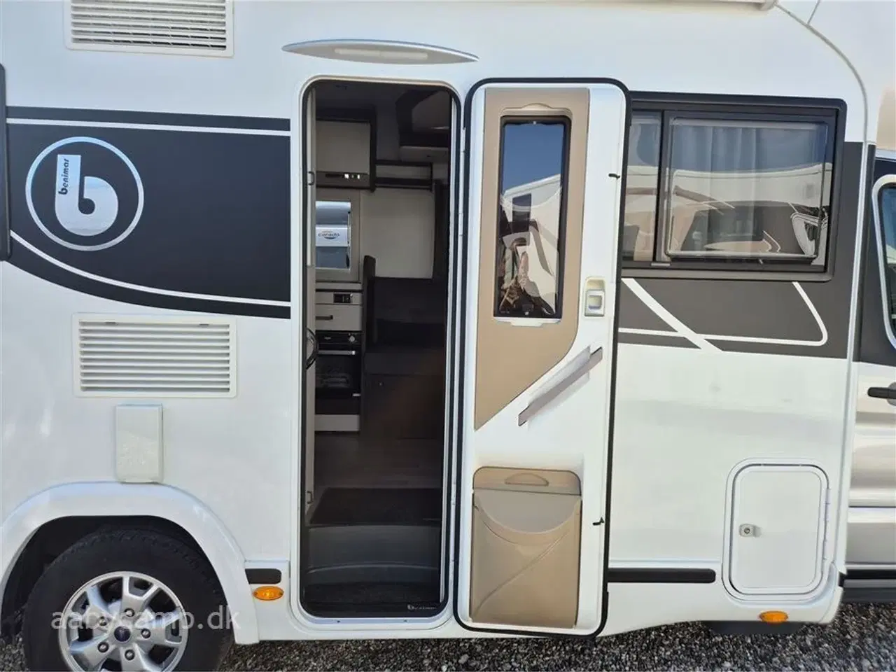 Billede 5 - 2020 - Benimar Tessoro T487 NK   NK Pakke. Automatgear. solceller. markise. Batterier. Cykelstativ. Thetford ovn. kun 49000 km!!