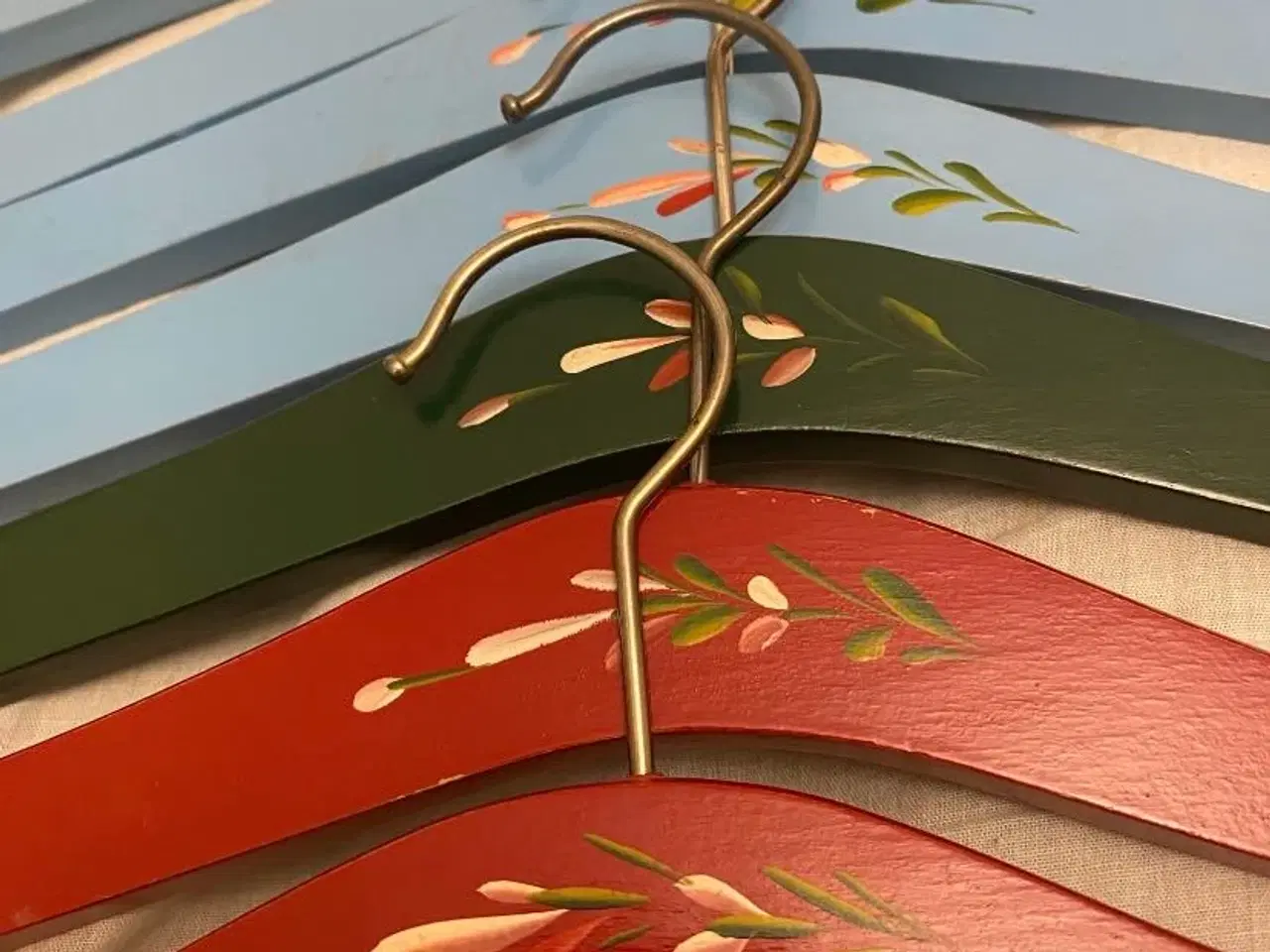 Billede 2 - Vintage bøjler med bemalede blomster