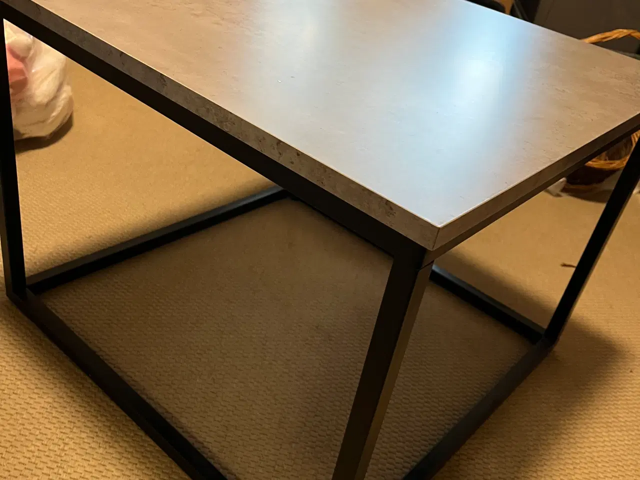 Billede 2 - Sofa/hjørnebord grå og sort