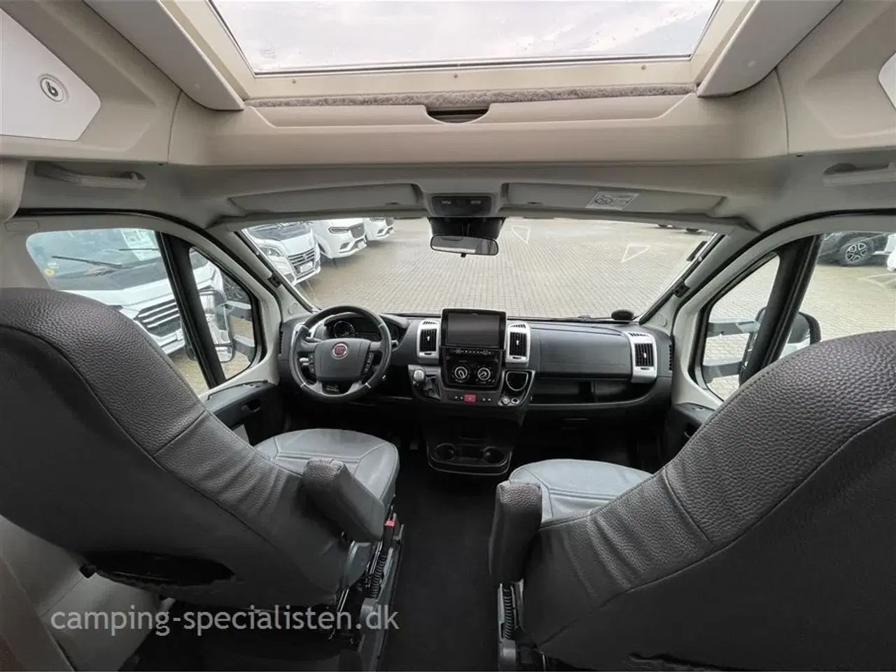 Billede 4 - 2019 - Benimar Perseo 596 Edition 40   Toplækker Autocamper med genial indretning - Benimar Perseo 596 Edition 40 - Kan nu opleves hos Camping-Specialisten i Silkeborg