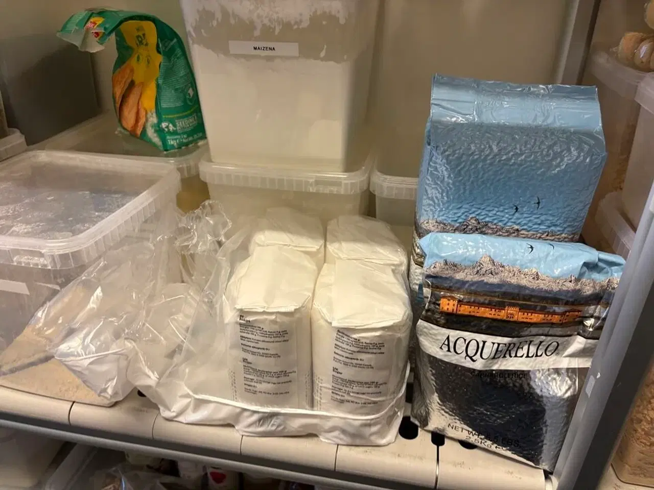 Billede 11 - 2 stk. Reoler med indhold