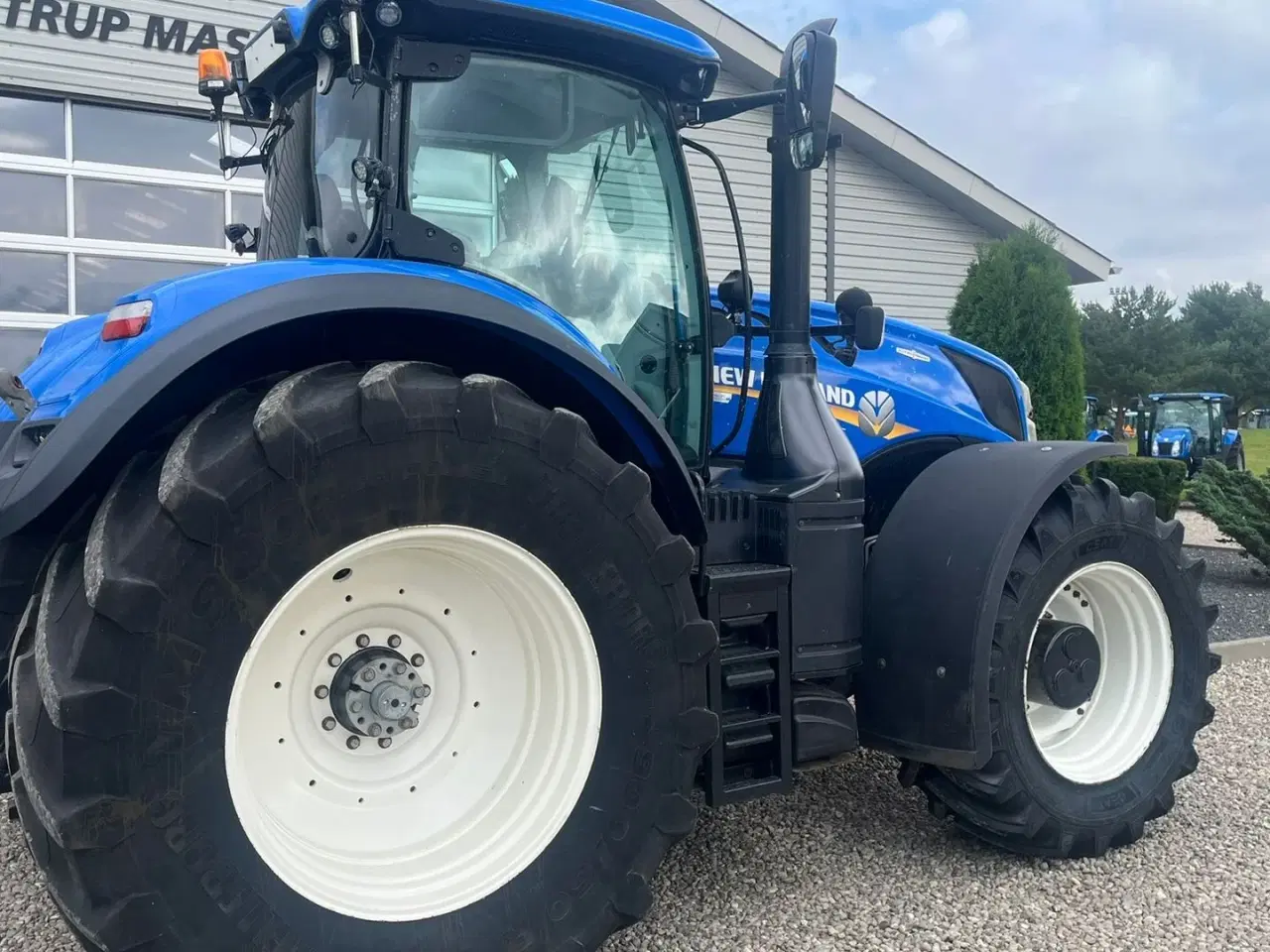 Billede 17 - New Holland T7.315 HD med frontlift og front PTO, samt NYE 650mm fordæk og store 900mm hjul.