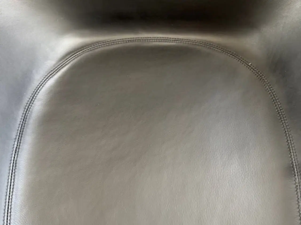 Billede 5 - Lounge drejestol med fodskammel