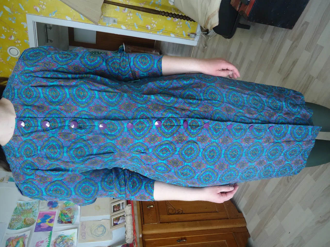 Billede 1 - Vintage kjole: 70´er mønster og 100% silke