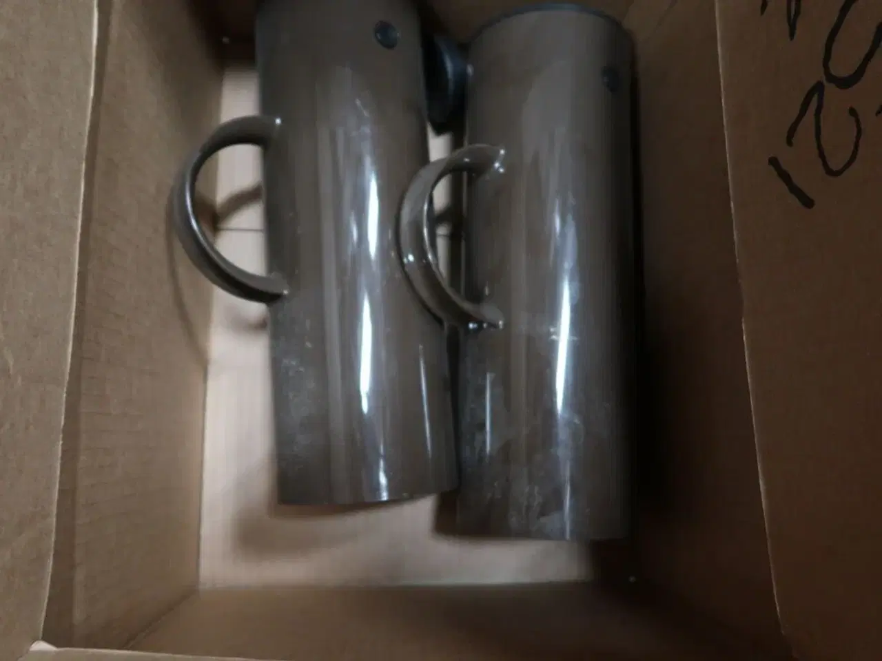 Billede 2 - 2 stk. Brugt Termokande dark mocha 1 ltr EM77 Stelton