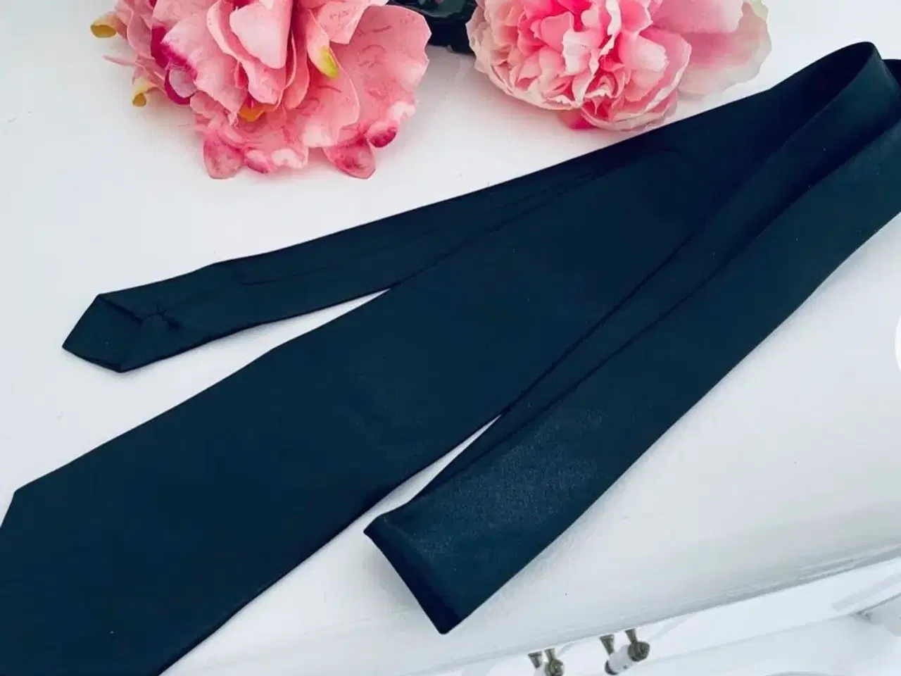 Billede 1 - Sort slips i god stand