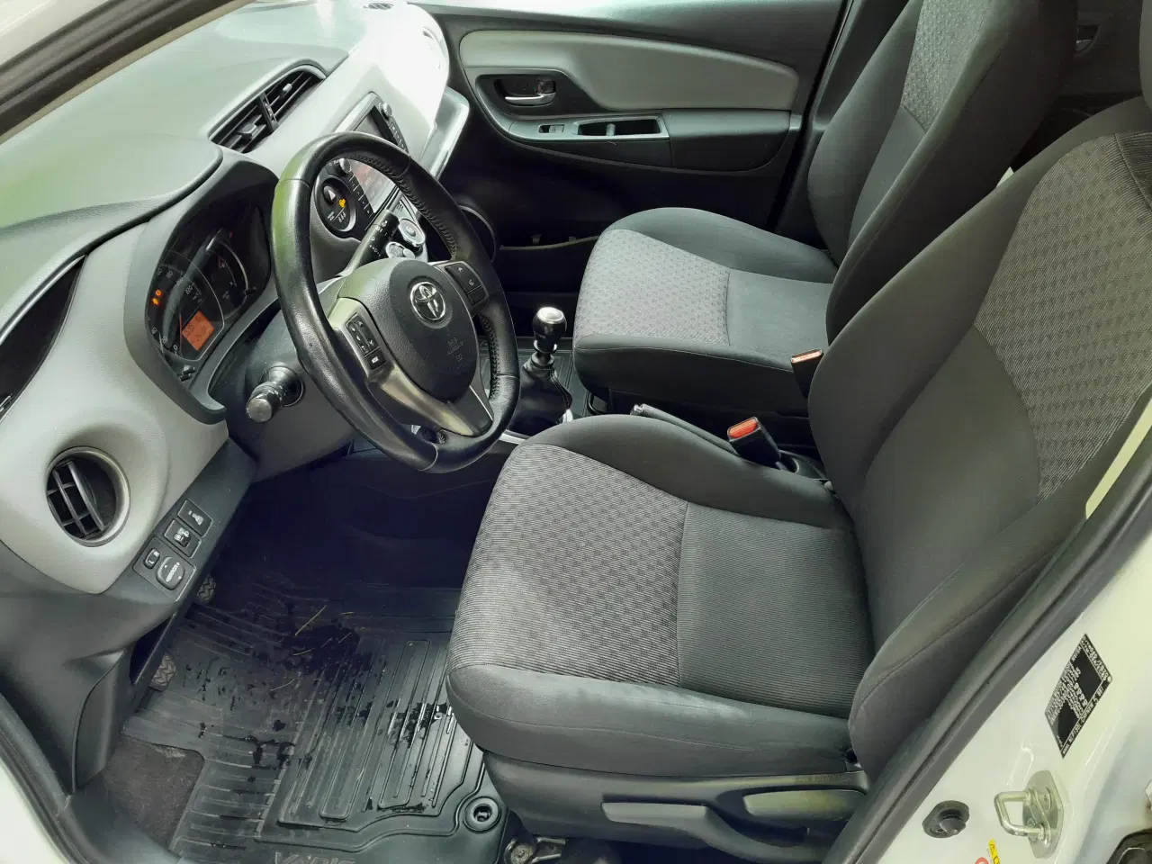 Billede 9 - Yaris 1.4D 2015, nysynet, med træk, momsfri
