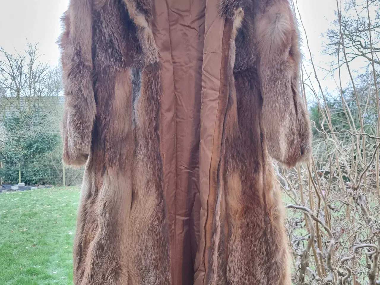 Billede 3 - flot lang rævepels frakke med hætte