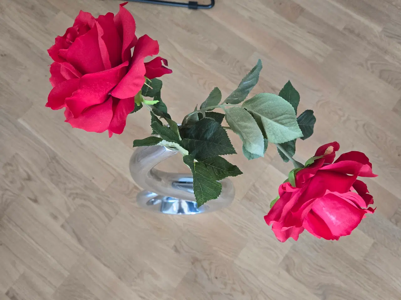 Billede 3 - Vase/skulptur med blomster og skifferplade