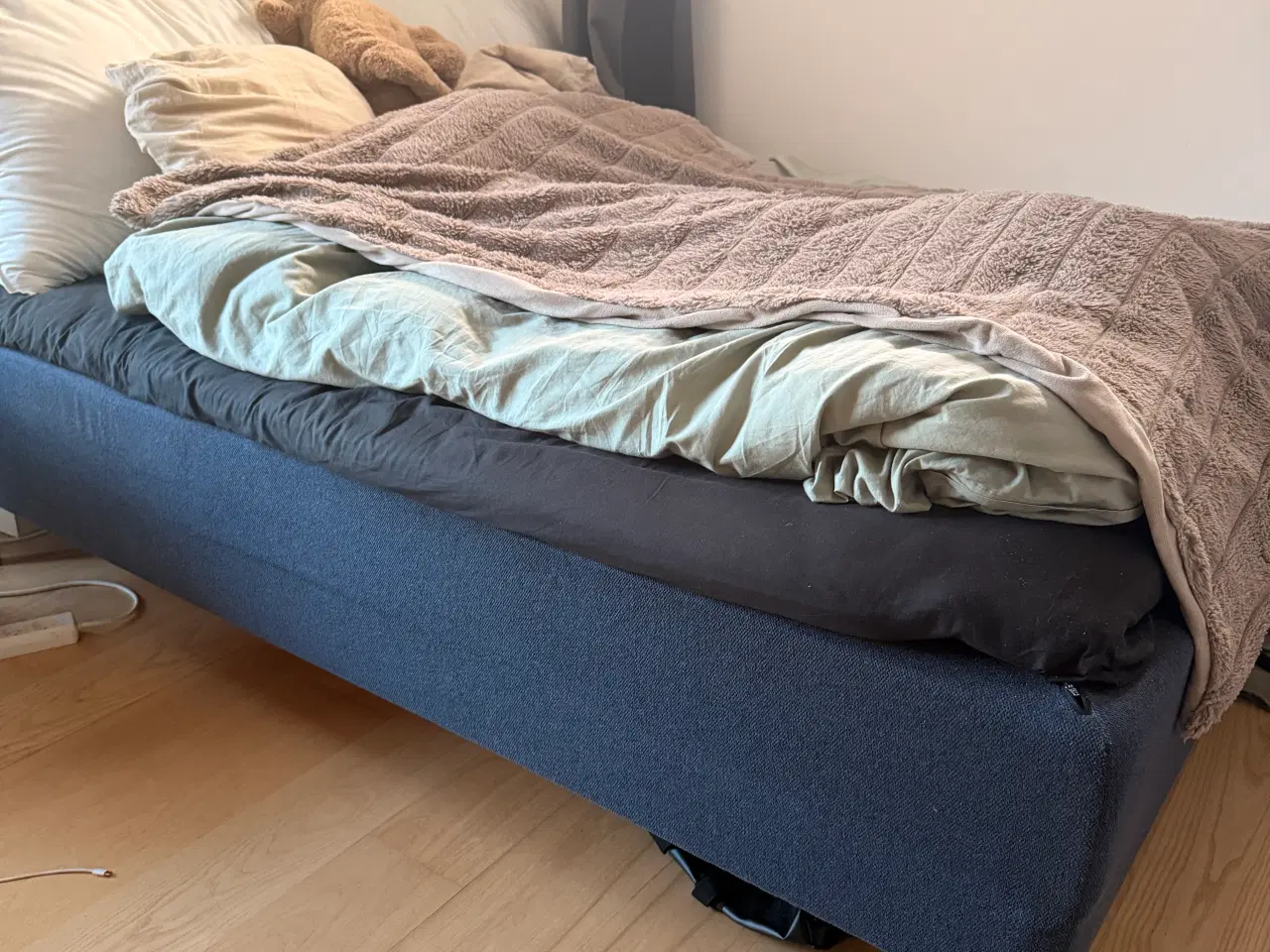 Billede 2 - Seng med topmadras 140x200