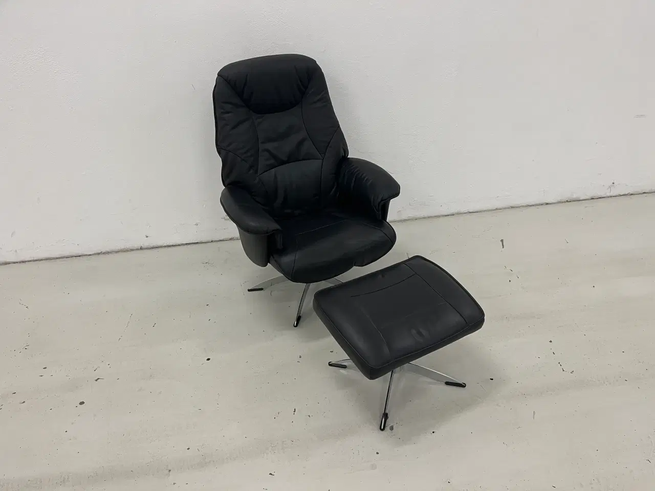 Billede 1 - Freja lænestol m/skammel dreje/vippefunktion.