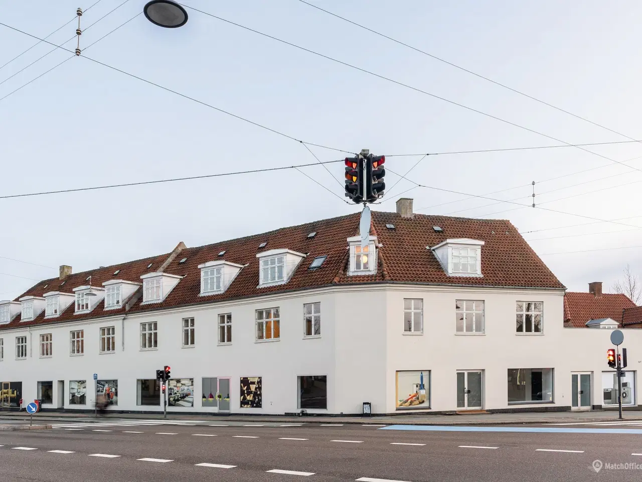 Billede 1 - Rummelige og lyse butikslokaler på central beliggenhed