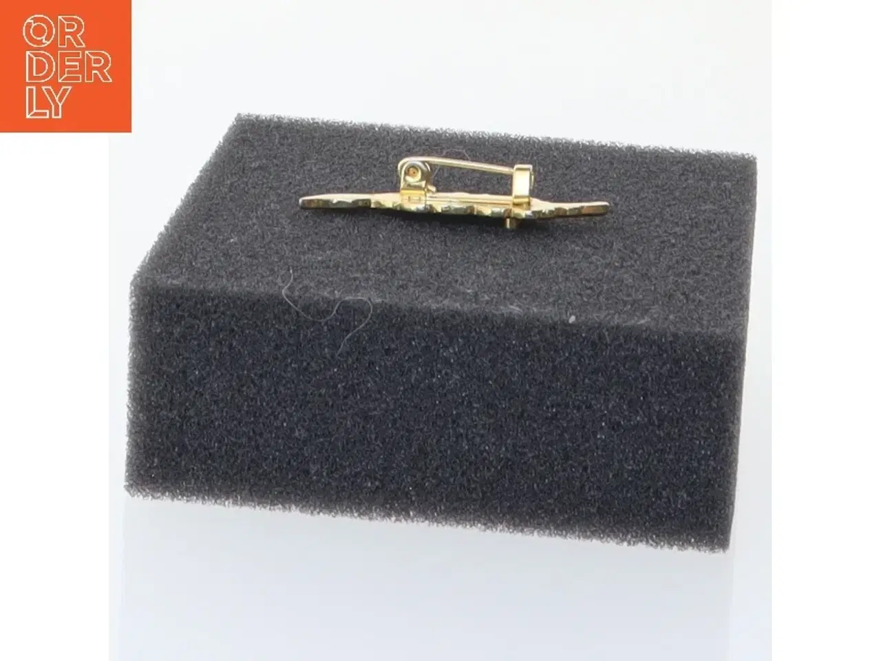 Billede 2 - Guldfarvet broche med blå sten (str. 4 cm)