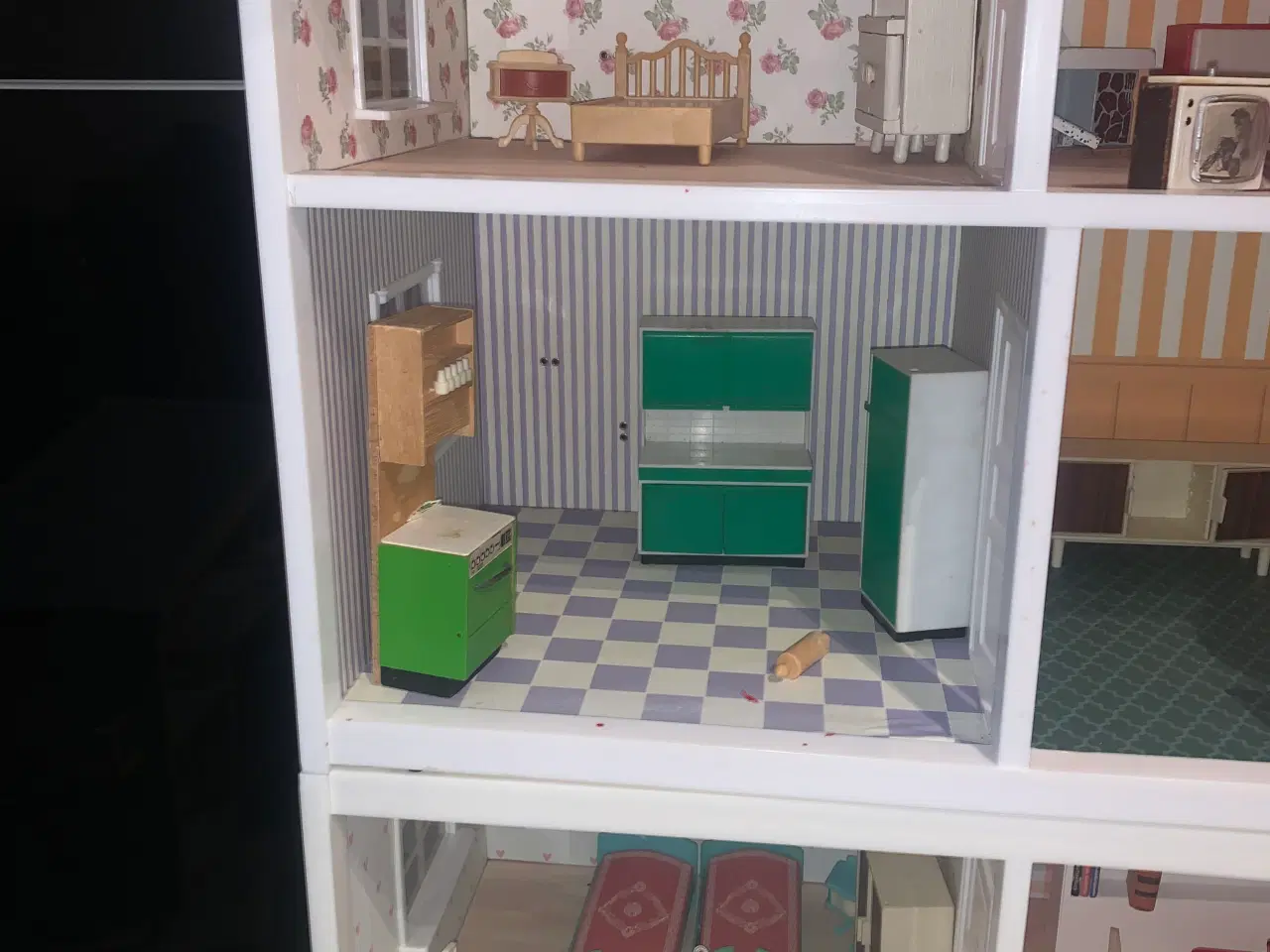 Billede 4 - Stort Lundby dukkehus med alt tilbehør. 