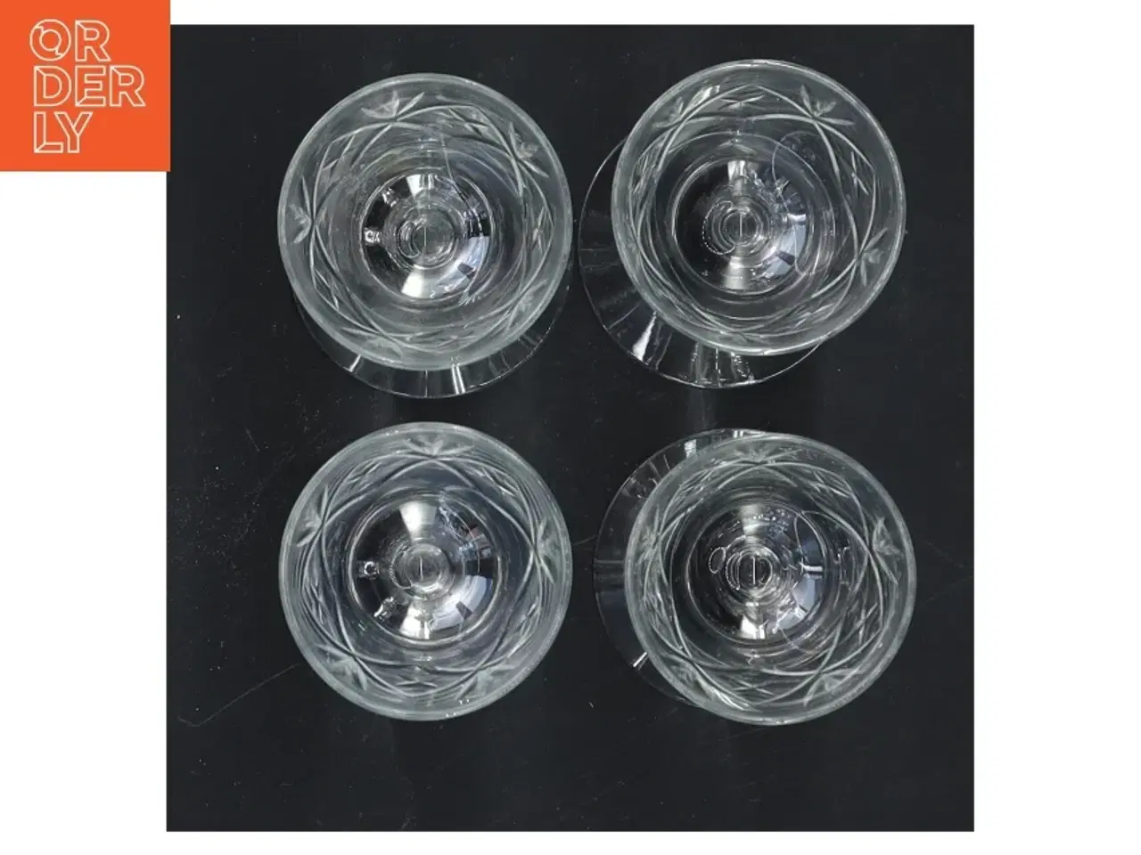 Billede 3 - Sæt med fire krystalglas (str. 10 cm x 4 ø cm)