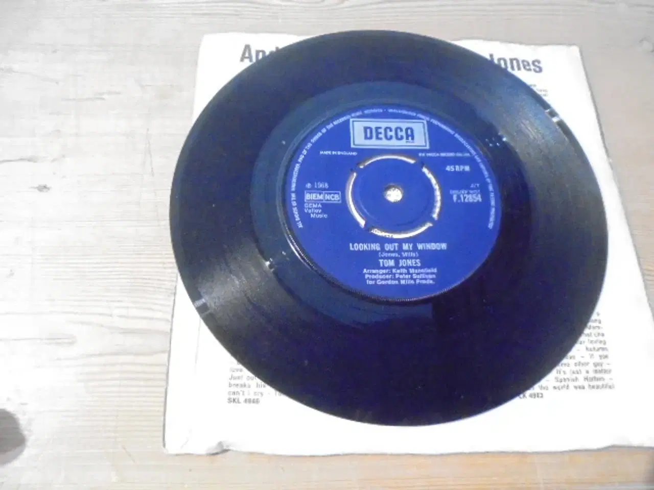 Billede 3 - Single. Tom Jones – A Minute of your Time