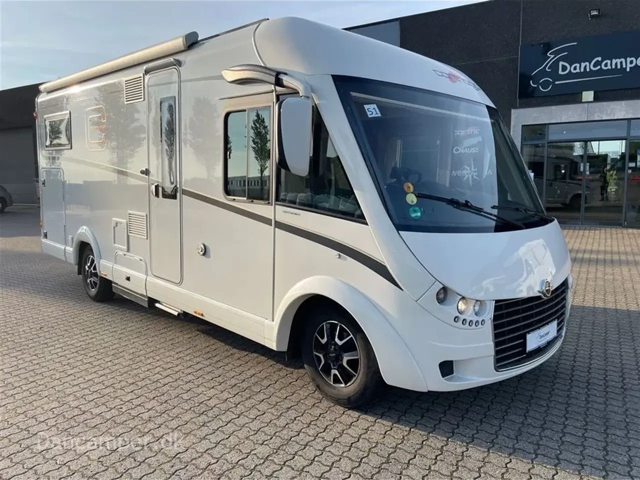 Billede 1 - 2019 - Carthago c-tourer I 144 LE   Flot fuldintegreret autocamper med solcelle, 1000W inverter, Lithium bodelsbatteri, dobbeltbund, Fyldeflaske og DuoControl